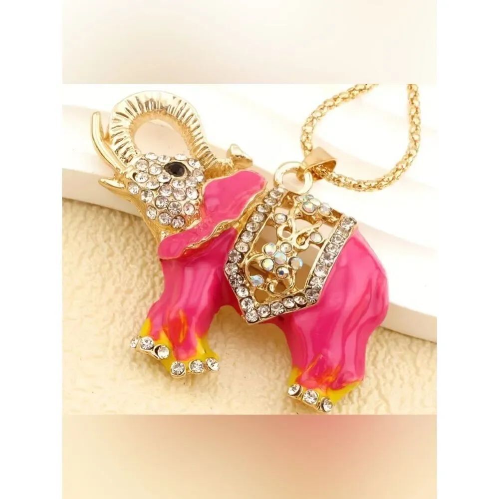 💕 Betsey Johnson Pink Elephant Pendant Necklace with Sparkling Crystal Accents 💕